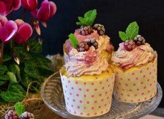 Czy mascarpone rozpuszcza masę cukrową?