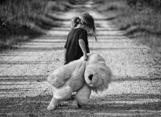 Jak zrobić zabawkę dla psa ze skarpetki?